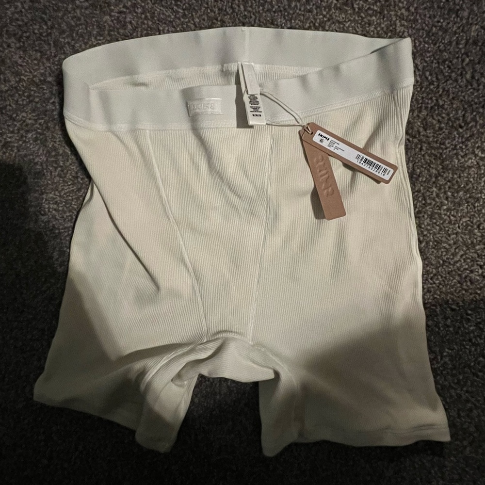 Skims women’s boxer shorts